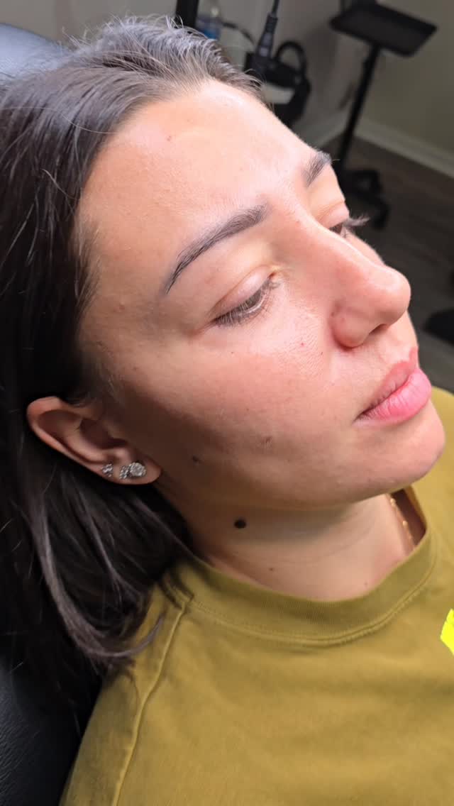 Refreshing these powder brows back to life 🤍
Getting annual refreshers are highly recommended to keep your brows looking fresh!
If it's been over a year since your last visit and brows are looking faded, it might be time to freshen your brows up! Book your annual refresher at charlestonpermanentmakeup.com or Text 843-499-4357!
#brows #eyebrows #permanentmakeup #SouthCarolina #Charleston