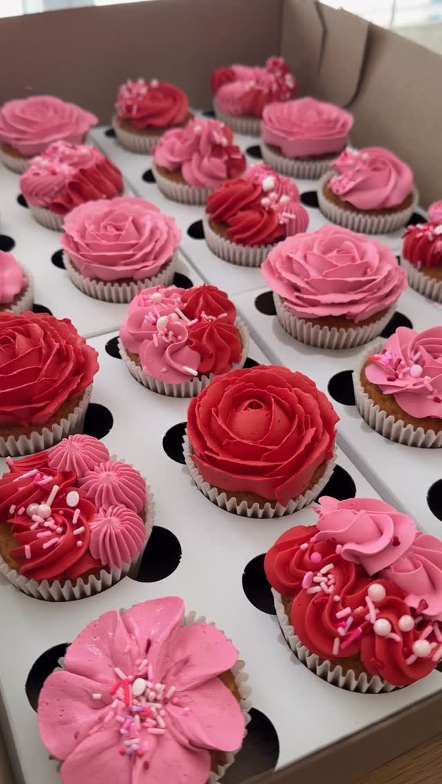 Cupcakes ๐ง
โSweet treats and sugary dreams ๐ Red and pink cupcakes, perfect for all kinds of celebrations or just for a โwhy notโ treat ๐บ
#cupcake #ValentinesTreats #sweettreats