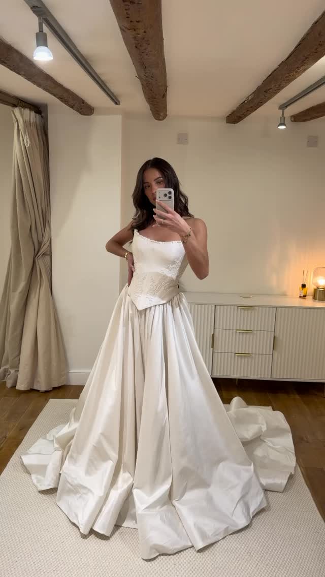 Silk, sculpted.
Introducing the Tempeste and Breeze Corset, paired with the Tempeste Skirt. Made from 100% silk, these combinations balance structure and fluidity.
Tempeste is permanently at @lvbridalstudio but the Breeze Corset is only with us until the 7th February.
If you think she’s ‘the one’ book an appointment via the link in our bio.