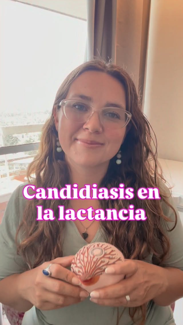 Si hay algo que vemos MUCHO en esta temporada de calor es la candidiasis en el pezón ☀️
Le pasa a muchas más mamás de lo que creemos.
Muchas veces pensamos que los hongos en los pezones son raros…
pero en lactancia son mucho más comunes de lo que imaginamos.
Por eso hicimos este video junto @neo_conamor con Mi querida tía Po, para informarte y acompañarte 💕
#CandidiasisEnElPezón #LactanciaReal #LactanciaSinDolor #NeoConAmor #TíaPo #ClubDeLactancia #MaternidadConsciente #LactanciaInformada