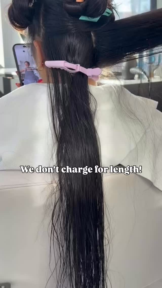 💁♀️Whether your hair is shoulder-length or down your back, your price stays the same here at A Blow Dry Bar. No “long hair fees,” no awkward checkout moments.💕
Because beauty isn’t measured in inches and neither is your bill. ✨
#ablowdrybar