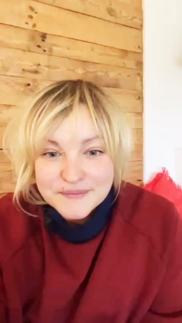 Did you get a calligraphy kit for Christmas? ✨
If so, join us on 3rd February for our online beginner calligraphy workshop for card making, live on Zoom.
It’s friendly, fun, and we’ll show you how to prepare your nib, get your ink flowing, and enjoy creating beautiful calligraphy step by step. #calligraphybeginner #learning #calligraphyclass