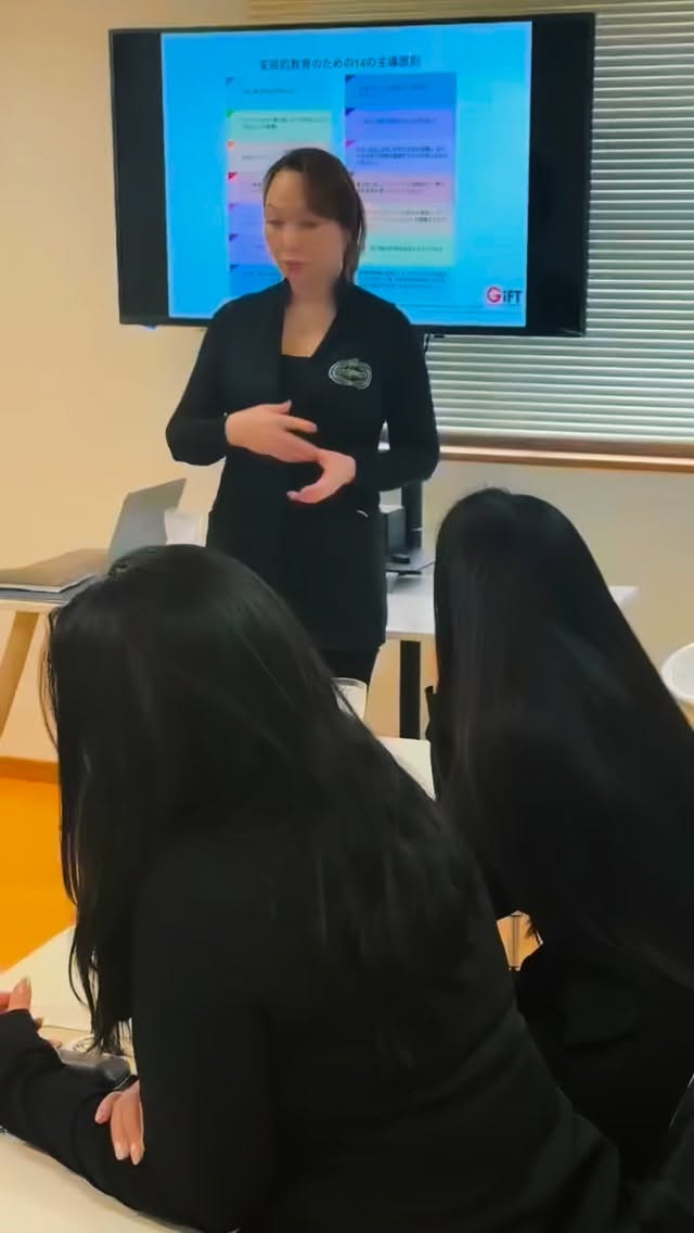 ✨18 de janeiro – Dia do Esteticista
Uma data para celebrar quem transforma cuidado em profissão, ciência em beleza e conhecimento em resultados. ✨
O Curso de Estética e Cosmetologia da Pure Beauty Esthetic Center foi desenvolvido para formar profissionais qualificadas, seguras e preparadas para atuar com excelência no mercado da estética.
Ao longo da formação, ensinamos técnicas de massagem reconhecidas internacionalmente, aliando embasamento teórico, protocolos atualizados e uma metodologia de ensino que valoriza intensamente a prática.
As aulas práticas iniciam-se entre as próprias alunas e evoluem para atendimentos em modelos reais, sempre com acompanhamento e supervisão profissional, garantindo domínio técnico e confiança no atendimento.
Além disso, a Pure Beauty prepara suas alunas de acordo com os padrões internacionais da CIDESCO, referência mundial em Estética e Cosmetologia, oferecendo uma formação sólida, reconhecida e alinhada às exigências do mercado global.
✨✨✨
✨ January 18 – Esthetician’s Day
A date to celebrate those who turn care into a profession, science into beauty, and knowledge into results. ✨
The Aesthetics and Cosmetology Course at Pure Beauty Esthetic Center was developed to train qualified, confident professionals who are fully prepared to perform with excellence in the aesthetics industry.
Throughout the program, we teach internationally recognized massage techniques, combining solid theoretical foundations, up-to-date protocols, and a teaching methodology that strongly emphasizes hands-on practice. Practical classes begin with peer-to-peer training among students and progress to treatments on real models, always under professional guidance and supervision, ensuring technical mastery and confidence in professional care.
In addition, Pure Beauty prepares its students in accordance with CIDESCO international standards, the world’s leading authority in Aesthetics and Cosmetology, providing a solid, internationally recognized education aligned with the demands of the global market.
#aesthetics #cosmetology #estheticcourse#beautyeducation
#esthetictraining