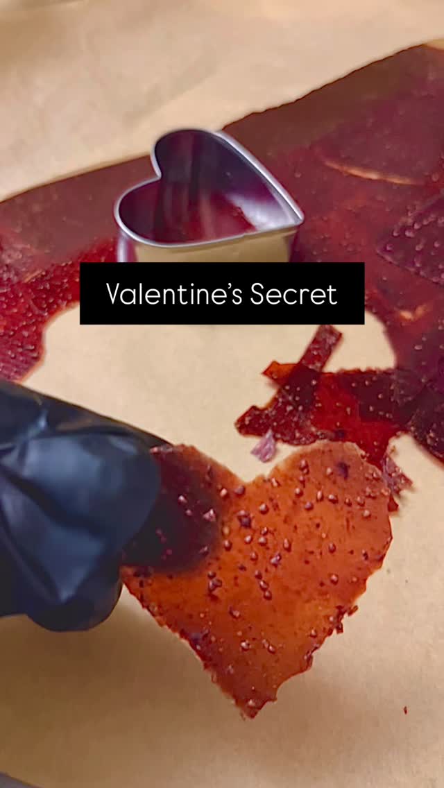 A little peek at the topper for this year’s Valentine’s creation… Fragile, shiny strawberry “glass” hearts! 🍓 Modified from a recipe by @kushwaharahul195 . Full cake reveal soon for pre-order! #edibleart #valentinesday #cakeart #strawberry #thehaguefoodie