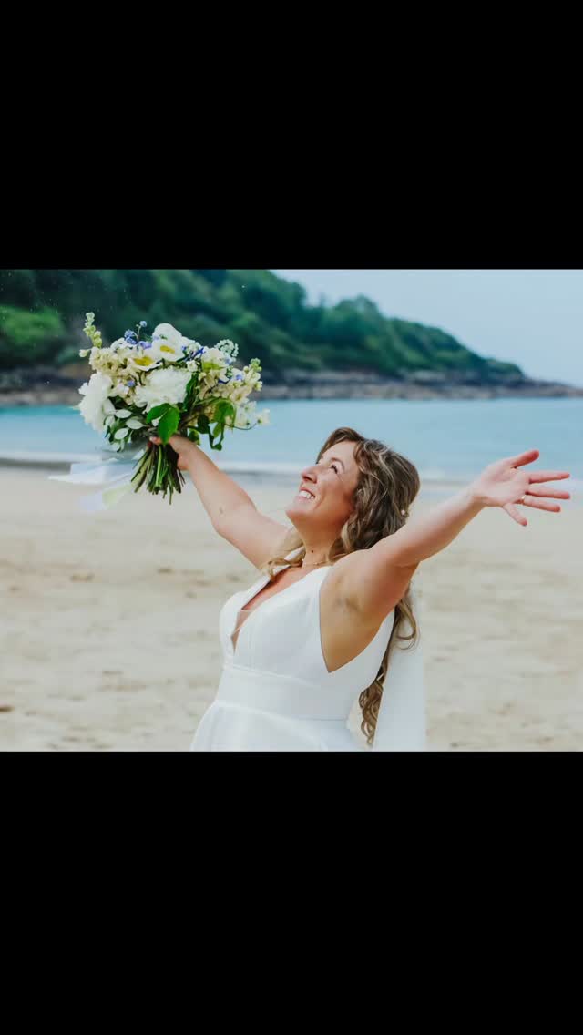 It may be 'Blue Monday', but let's make it 'Blue Blooms Monday!' (Sorry, that was cheesy, but I couldn't resist!) 😂
Pip and Michael were all about the 'blues' in their beautiful wedding at Carbis Bay last summer.
Lots of Nigella, Delphiniums, Forget me knots, Agapanthus, and Cornflowers...
Thanks for the stunning photos @victoriawalkerphotography 🥰
@carbisbayweddings
Thanks to @hendrafarmflowers for growing the most beautiful blooms!
#bluemonday💙 #bluewedding #blueweddingflowers #carbisbay #carbisbaywedding