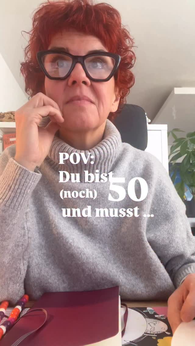 Wer kennt‘s? 😅
–––
Hallo! Ich bin’s, Daniela. 🎙️
Host von MENOMIO – Der Podcast für glückliche Wechseljahre.
Wechseljahre sind kein Drama – sie sind dein Upgrade.
✨ Mit Wissen, Humor & echten Geschichten zeige ich dir, wie du diese Phase feiern kannst.
👉 Folge mir, wenn du Glitzer statt Tabu leben willst – und ehrliche Einblicke zu Wechseljahren, Perimenopause & Selbstfürsorge suchst.
✨ Glückliche Wechseljahre sind kein Mythos – sie sind (m)eine Mission.
#glitzernstattschwitzen #wechseljahre #perimenopause