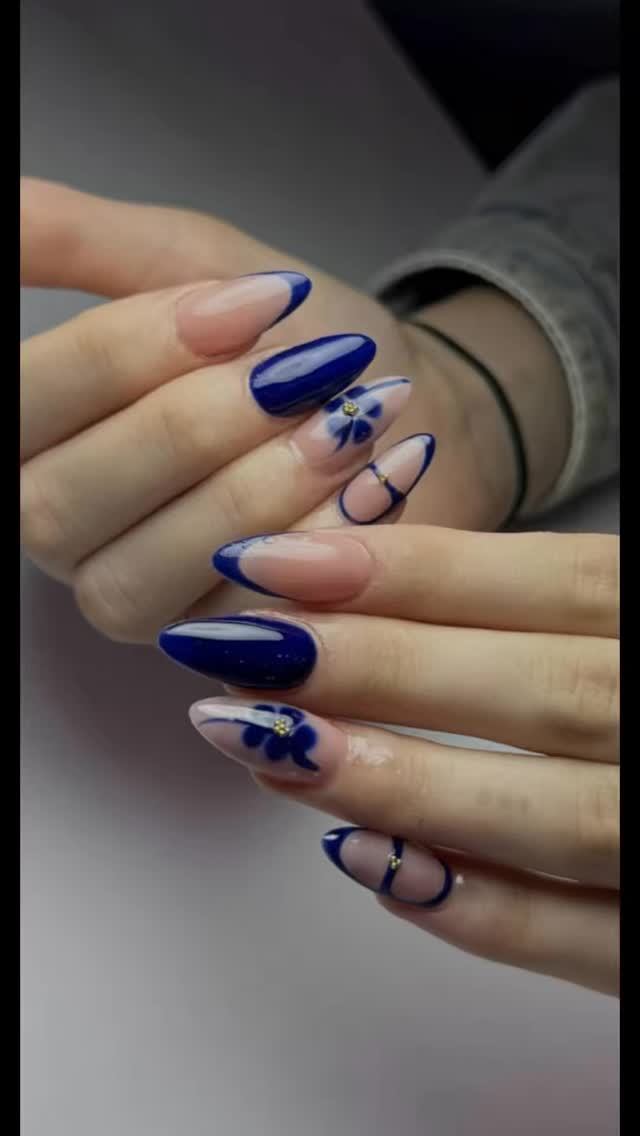 Valentinstags-Special! ❤️
20% Rabatt auf ALLE Dienstleistungen.
Ab heute bis 14.02.2026.
Nur in unserer Filiale: Bahnhof Uster, Bankstrasse 19.
Termine unter nxb.ch! Feiert mit uns! 🥂#nailsxbeauty #uster #nagelstudio