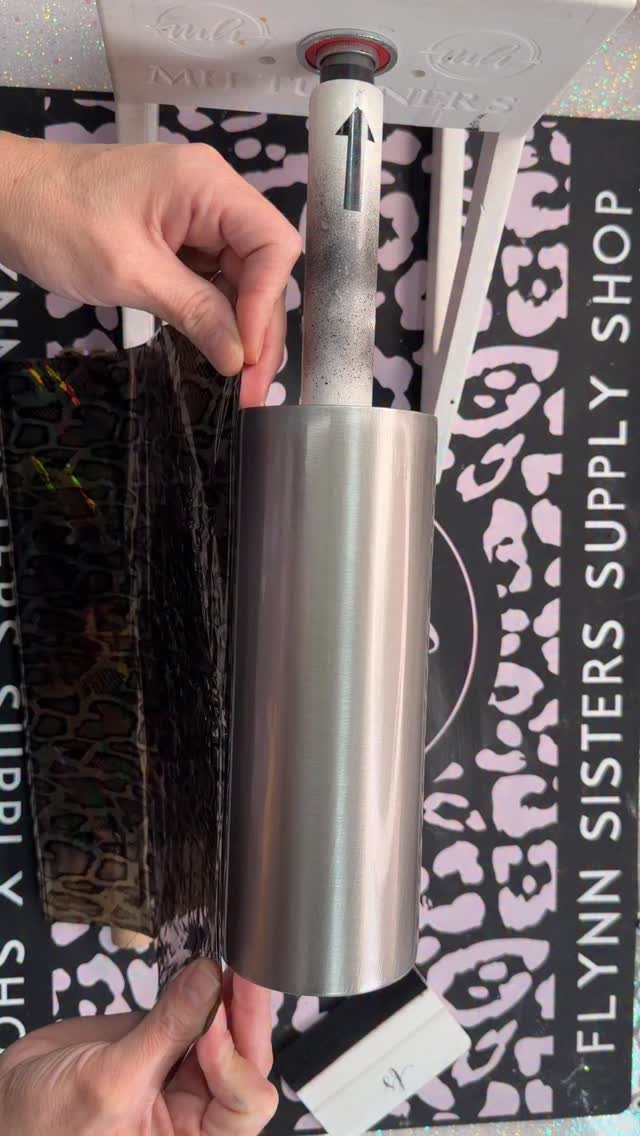Someone asked me last week if we could test my new Fast Set epoxy with inks. Here’s how she did 😍😍 The inks stayed super vibrant and I had a decent amount of work time. Live demo coming this Friday on my YouTube channel 😘
🖤 Laser foils @southernbelleglitter
🖤 Adhesive @wickedshimmer
🖤 Inks @blackbearglitters
🖤 Tumbler @tipsymagnolia
🖤 Epoxy @flynnsisterssupplyshop
#resinart #epoxytumblers #tumblertutorials