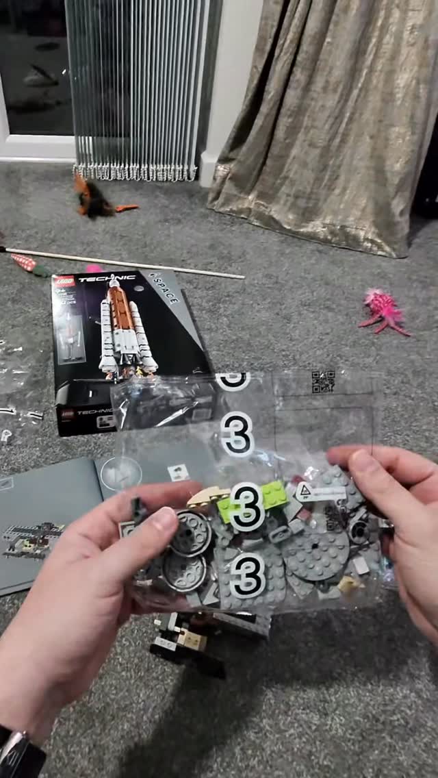 Build the Lego Millennium Falcon with me! Part 2. It’s a really nice kit for the price, there’s still a lot that could’ve been done to improve it and make the micro scenes accessible but it’s sturdy enough. Part 3 tomorrow! #Lego #StarWars #MillenniumFalcon #LegoStarWars