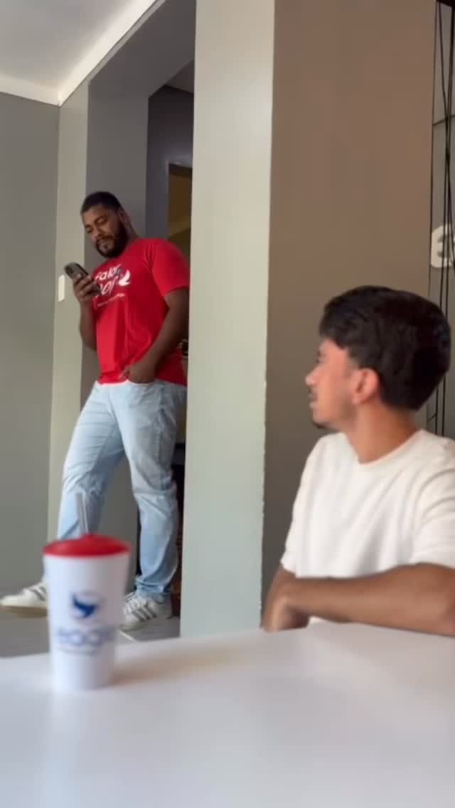 Você fala inglês, mas ainda confunde isso? 👀
❌ Much people
✅ Many people
❌ Many money
✅ Much money
Parece simples, mas muda tudo.
Segue a Eagle para aprender inglês do jeito certo 🔥
#vempraeagle #aprenderingles #inglesonline #ingles #dica