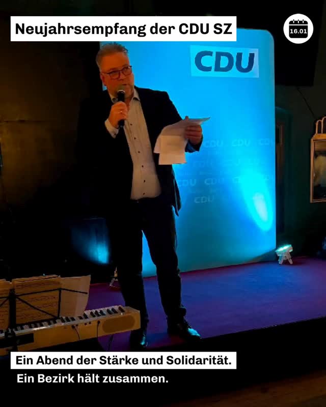 Am Freitag stand Steglitz-Zehlendorf zusammen. Beim Neujahrsempfang der CDU haben wir innegehalten – und Kraft geschöpft. 🕯️🤝
Nach dem feigen linksterroristischen Anschlag auf unsere Strominfrastruktur war dieser Abend mehr als ein gesellschaftliches Ereignis. Er war ein Zeichen der Solidarität, der Demokratie und der Dankbarkeit.
Wir danken allen, die trotz widriger Umstände gekommen sind – aus dem Bund, dem Land und unseren Nachbarbezirken. Und besonders: den vielen Ehrenamtlichen, die in den Tagen des Stromausfalls dafür gesorgt haben, dass aus einer Krise keine Katastrophe wurde. 🙏
Steglitz-Zehlendorf hat gezeigt: Wir stehen zusammen – und wir treten politischen Gefahren entschieden entgegen.
Ein starkes Jahr 2026 beginnt. Jetzt erst recht! 🖤
.
.
.
.
#Berlin #CDUBerlin #SteglitzZehlendorf