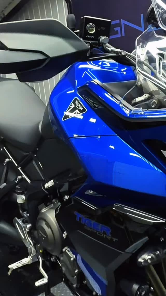 Well it was a late finish but so worth it! This looks spectacular now with the paintwork polished to perfection and the ceramic coating laid down! Now we will leave this to cure over night and ready for collection in the morning!