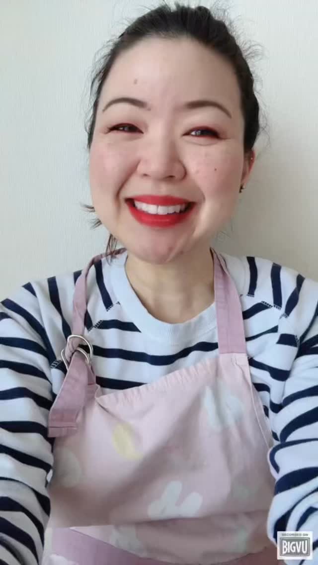 @gini.taste.of.life Original Recipe: Ozōni (お雑煮), Japanese mochi soup, is eaten every New Year's Day to welcome good luck and fortune for the new year.
Ingredients include:
-Organic carrots
-Organic gobō (burdock root)
-Organic fresh takenoko (bamboo shoots)
-Organic dried shiitake mushrooms
-Organic chicken
-Mochi (rice cakes)
Soup base:
-Organic chicken broth
-Liquid from soaked shiitake mushrooms
-Shōyu (made from rice, if gluten-intolerant)
Optional (for toppings):
-Mizuna (Japanese mustard greens)
-Shungiku (Chrysanthemum leaves)
-Soba (buckwheat noodles)
Full recipe: https://tasteoflife.blog
#cooking #お雑煮 #Japaneseculture #newyear #ozoni #stiritupsunday #cookingwithgini #tasteoflife #quickandhealthyrecipes #goodluck #toloriginalrecipe