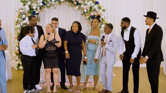 When @magiiceventsuk spotted a talent ☺️.
Don’t they make a good duet? 😍
@marioworldwide
#weddingguest #letmeloveyou #weddingguestsinging #mcgames #weddings