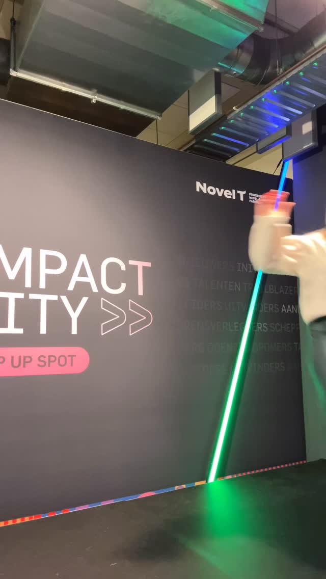 Ik beloof dat de show minder cringe wordt.
Geloof je me niet?
Koop dan maar een kaartje via de link in bio.
Kun je het zelf zien. 🫶🏻
🎭 Avond van de Stadsdichter
📆 6 februari 2026
🕰️ 19:30 inloop, 20:00 start
📍 Vestzaktheater, Walstraat 35, Enschede
🎟️ €7,50
☕ Incl. 1 drankje
De avond wordt mogelijk gemaakt door de SLME en Gemeente Enschede in samenwerking met Bibliotheek Enschede-Haaksbergen.