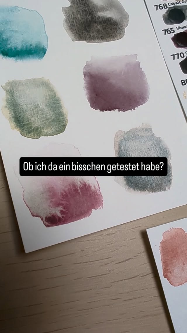 Ich hab mir ein paar dotcards mit granulierenden Farben gekauft. Ja, es sind ein paar schöne Farbtöne dabei, aber so richtig gerlasht haben sie mich nicht. Die Windsor&Newton haben mich dagegen total abgeholt. Ich überlege schon was ich damit anstellen kann.
Wie findet ihr granulierende Farben? Könnt ihr auch nicht wiederstehen?
#aquarell #granulationaquarelle #artsupplies #myownartology