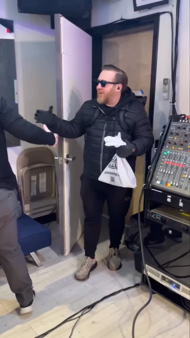 Nothin but love in the air people!
Join us Sunday Feb. 1st LIVE @thebitterendnyc
You’ll feel the love too, I promise 🙃