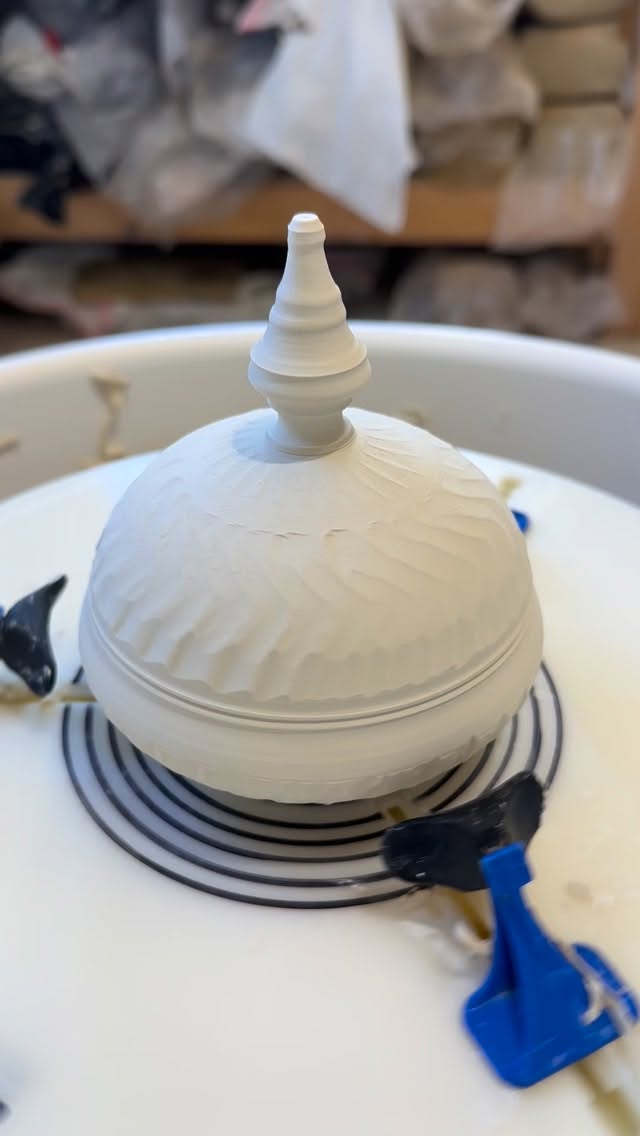 Hypnotizing 🌀
#ceramics #pottery #porcelain #קרמיקה #porcelainbox