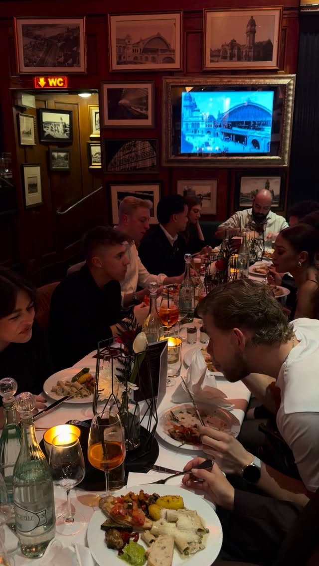 Gestern haben wir bei unserer Team-Weihnachtsfeier gemeinsam gefeiert und das Jahr 2025 noch einmal Revue passieren lassen.
Danke an das gesamte Team der Halle Tor 2 - ihr seid einfach großartig❤️