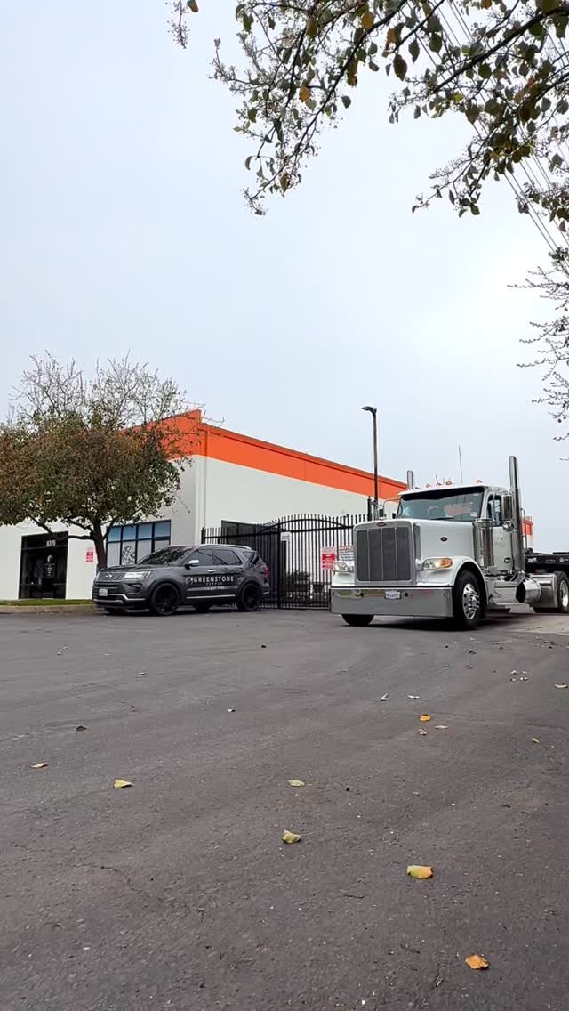 The new EFC/Emerald hauler is loaded down with sandbags and stakes for a long distance delivery! Happy customers will have their full delivery today in one shot. 🚛📦
#erosioncontrol #erosioncontrolproducts #erosioncontrolexperts #erosion #califoniaconstruction