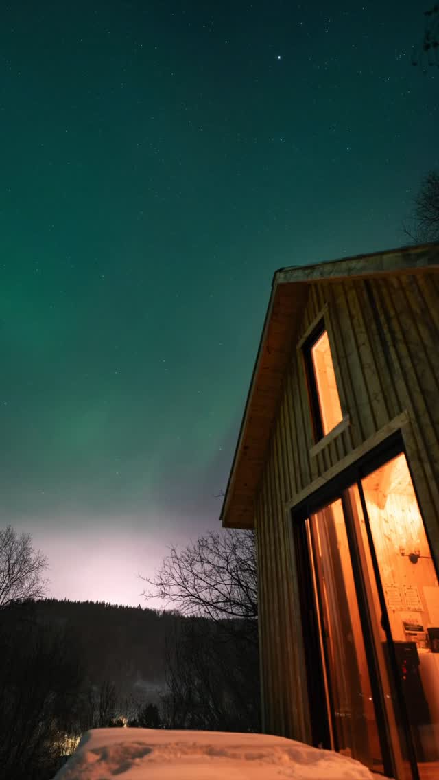 Hier soir, au-dessus de nos têtes, les aurores boréales nous ont offert un spectacle magnifique !
Le ciel nord-côtier et sa faible pollution lumineuse permettent d’en profiter à 100 %.