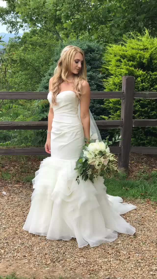 White florals are a classic expression of elegance, sophistication, and timeless beauty…