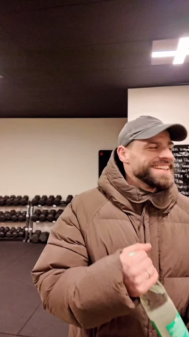 3 schnelle Entscheidungen.
Heute: Wer ist die größte Werder-Legende?
Die QREW stimmt ab.
Runde für Runde.
Es kann nur einen geben 🤴🏼
QSC fragt.
Die QREW entscheidet.
#bremen #gymtime #fitnesscomunity #footballfans #gymfun