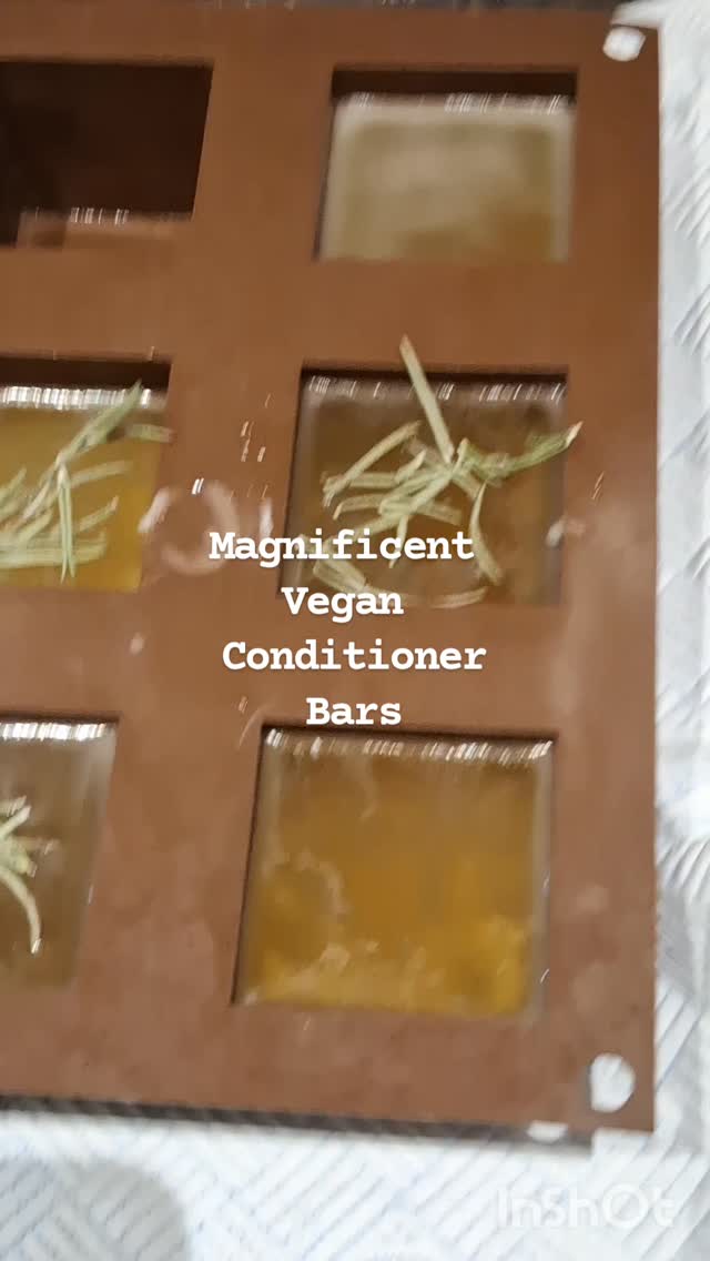 Magnificient palm oil free vegan hair conditioners 👉
Such an easy switch to reduce single use plastic. Lasts for absolutely ages and your hair will thank you!
Use alongside your regular shampoo for super smooth tangle free nourished hair
Available in store (link in bio)
.
.
.
.
#handmadebynatureuk #zerowasteuk #zerowasteliving #zerowaste #zerowastegifts plasticfree palmoilfree naturalhair nature ditchplastic ditchthedisposables noplanetb🌎 mothernature conditioner noanimaltesting vegan love homegrown shoplocal sustainableliving supportlocal indie lovemyjob❤️ haircare solidconditioner solidshampoo naturalskincare hmuksupportingsmall hmuk lavender