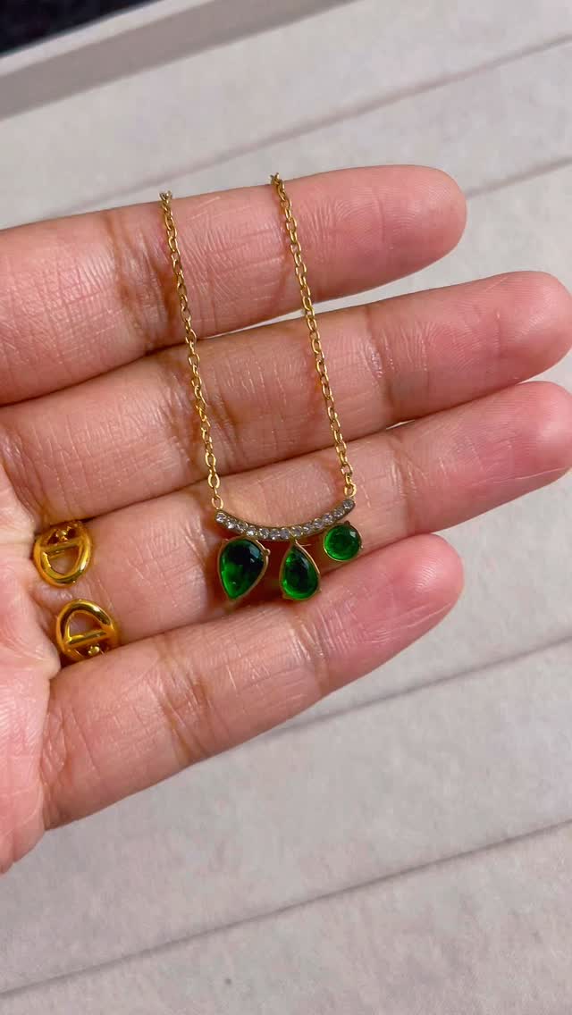 #antitarnishjewelry #earrings #stainlesssteeljewelry #neckless #viral #trending #reach #giftideas #goldcoatedjewellery #stainlessteeljewelry #daintyjewellery #demifinejewelry