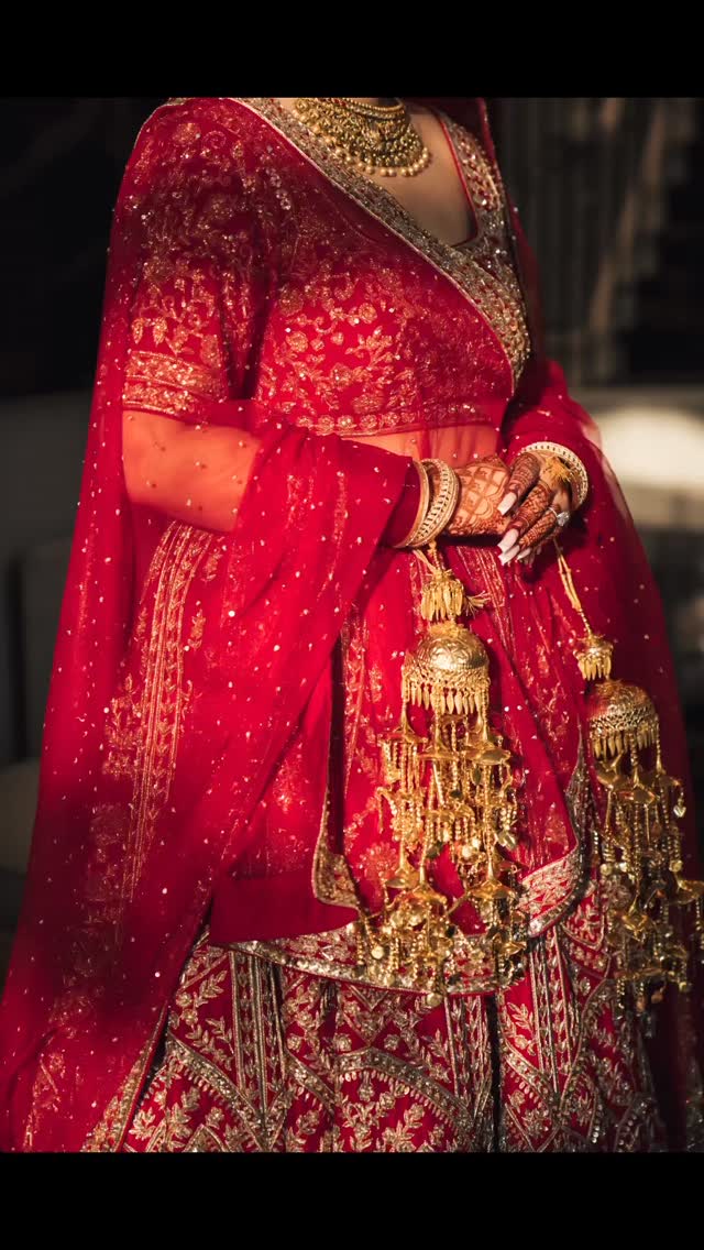 For this beautiful couple, Jasmine & Balraj—I created bridal outfits rooted in authenticity, blended with a refined Western bridal touch. The bride’s look was all about timeless grace, elevated by a dupatta with an elegant trailing silhouette.
Every detail was thoughtfully designed to reflect their journey, their cultures, and their shared story. A perfect harmony of tradition and modern romance.
Outfits:@crossoverchicago
Photography:@urbanphulkari
HMUA:@fizbeauty
Mehndi:@urvi.henna
Wedding coordinator:@eleganteventplanning_mi
Decor:@glitz.decor.co
To design your bridal or partywear outfit
Email:mandeep@crossoverchicago.com