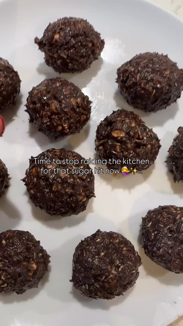..and only 4 ingredients 👀🤭
Chocolate no bake peanut butter balls 🍫
They’ve been on repeat in my kitchen for the last several years - because sugar cravings are normal, but it’s what we do with them which counts 🤷♀️👇
• 80g oats
• 85g honey
• 60g peanut butter
• 2 tbsp cocoa powder
Optional - pinch of salt
Mix together, wet hands for form the balls and leave to set in the fridge for 1-2 hours (eat straight away if you cannot wait
!)
Nutritious and actually more satisfying (you need to try them)… without the processed, refined sugar in sweets + choccie bars 🥳
*Tupperware these + take out to save on the junk buying. Yes I’m known to pull these out at Costa to go with my coffee instead of a 500 calorie cake ☕️🙌🤣
If you need more like this - my £6.99 website membership gives you all my recipes as do my cook books ☺️ (Kate’s Kitchen on Amazon)
#legsbumsandbubbas #katesmumfitclub #kateskitchen #motherhoodjourney