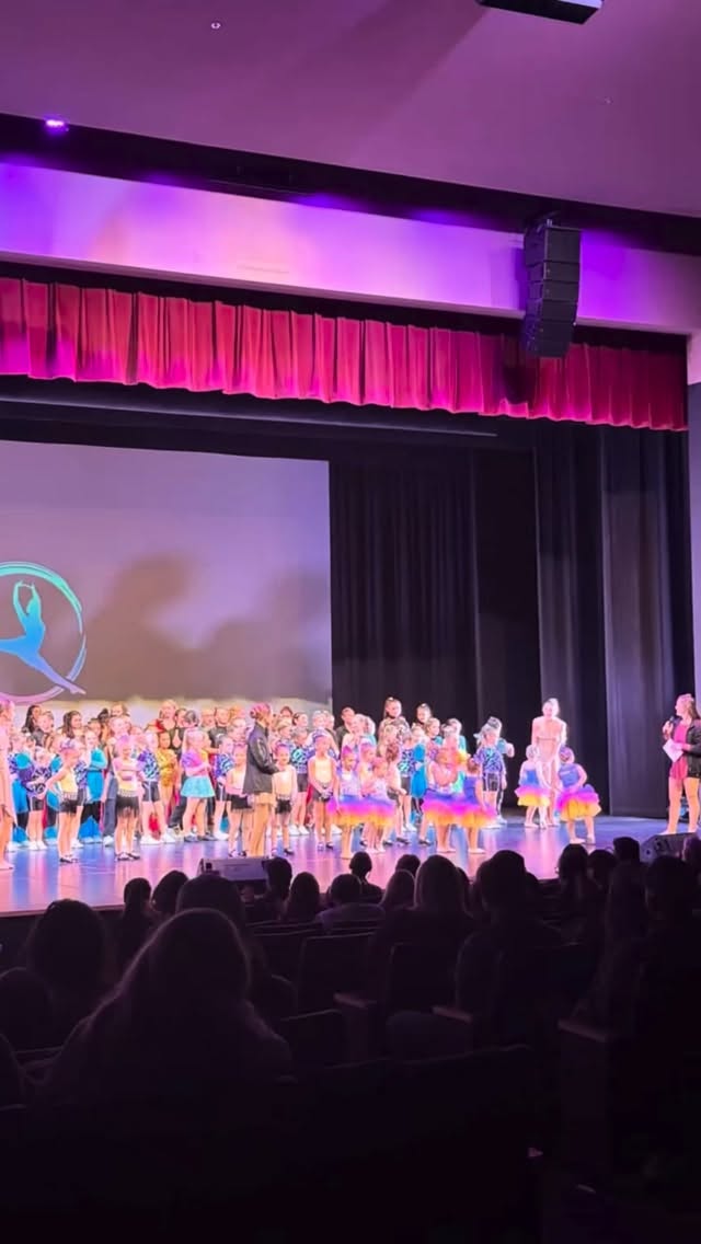 Our dancers absolutely SHINED at the winter recital last weekend! ❄️✨ Endless pride and gratitude for our dancers, instructors, volunteers, parents, and amazing community. Thank you all for making it so special!
#dancer #dance #creativeartsdancer #cadslife #dancestudio