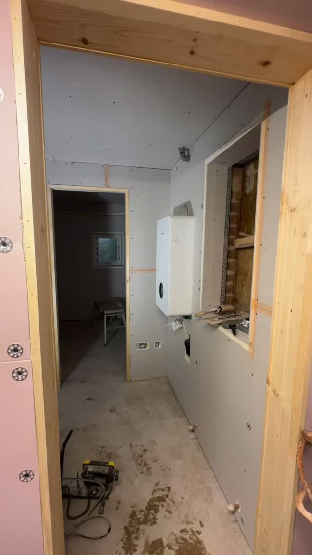 Another garage conversion plastered out in Loughborough for @lwc_construction_
Fast, clean work completed in just one visit.
Thanks to @pj_lynch_plastering95 for the assist💪🏻