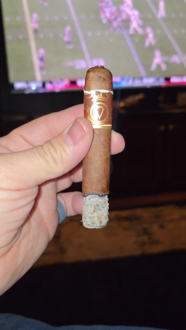 Tight draws ruin premium cigars.#smokebreeze #cigarlife #cigaraficionado #cigarlifestyle