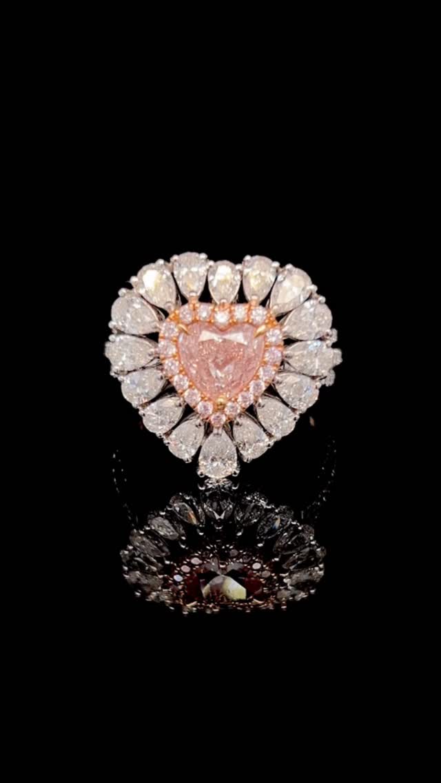Ring or pendant? Why choose.
One piece, two ways to wear it styled for impact.
DM to shop 💌
#SilgoldLuxury #ConvertibleJewellery #RingToPendant #DiamondJewellery #LuxuryJewellery FineJewellery StatementJewellery JewelleryAddict JewelleryLovers IndianJewellery DailyLuxury TimelessJewellery ShopNow DMToOrder