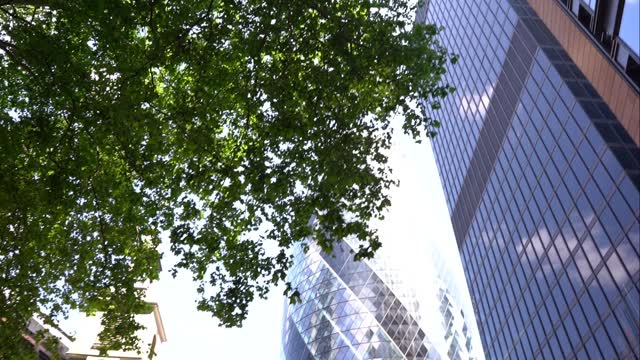 Why come to a Gospel at Work lunchtime talk?
Hereās a peak of the St Helenās talks and partnership bible studies that happen midweek in Bishopsgate.
Similar meetings happen all over central London: gospelatwork.org.uk/map
Film by @jazmangles
#christiansinlondon #lunchbreak #gospel #londonbiblestudy