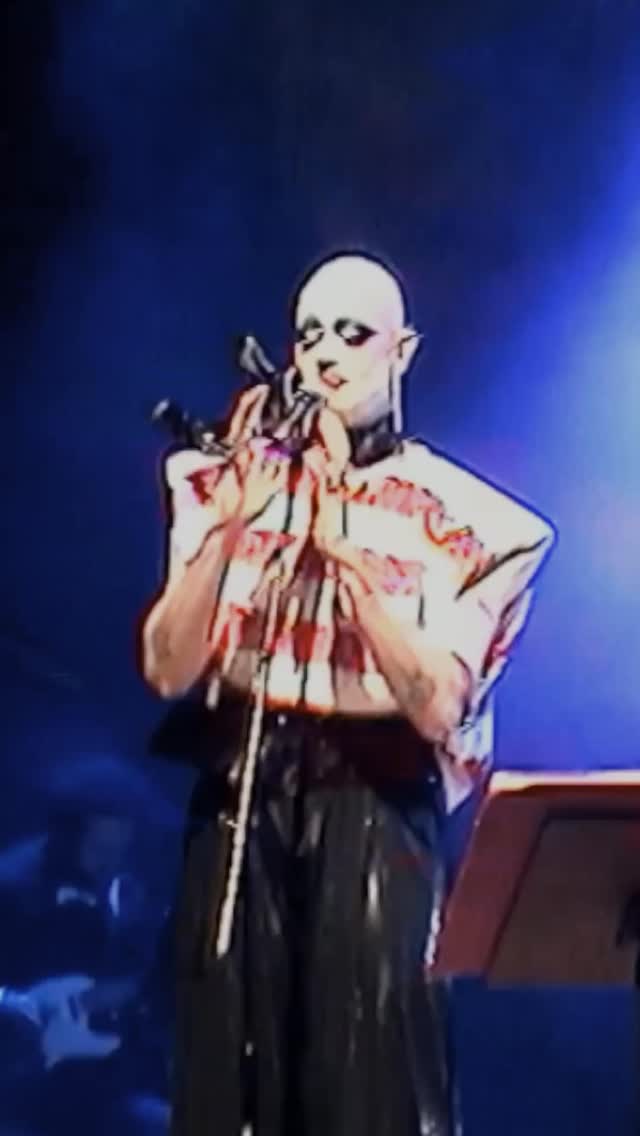 No ano passado, Ivana Wonder (@ivanawonder) - uma das drags mais reconhecíveis no underground - foi convidada pelo SESC para adentrar o universo de Vanusa, um dos nomes mais interessantes e fascinantes da música brasileira. @redcrowning da Vetor Magazine foi a um dos shows e sentou com a artista para conversar sobre tudo em volta dessas duas apresentações hipnotizantes - dê play e mergulhe nesse momento ‘Arquivo Confidencial’ da Vetor ⋆✴︎˚。⋆ (๑ > ᴗ < ๑)
Captação por @tonsdefoto e edição por @6math66.