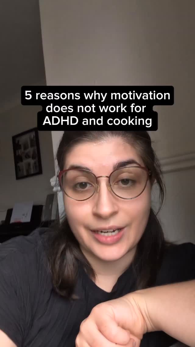 If you have ADHD, relying on motivation to cook or eat well is setting yourself up to struggle.
ADHD affects dopamine, decision-making, energy, and follow-through, so waiting to "feel motivated" often leads to skipped meals or food stress, not because you're lazy, but becaUse your brain works differently.
ADHD-friendly nutrition isn't about trying harder.
It's about reducing friction, simplifying decisions, and building systems that support you even when motivation is low.
Default meals > motivation.
I'm a nutritionist and intuitive eating counselor who helps neurodivergent adults find peace with food and their bodies
Save this for low-energy days..