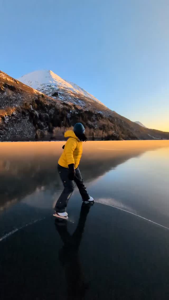 Knee slides at sunset on perfectly smooth black ice in Alaska - does it get any better than this? 😭💛 Obsessed with these videos from @theworldwithangelina skating on John Wilson blades 💪
Performed by professionals, do not attempt!
⛸️: @theworldwithangelina
🎥 @daniellejeagleson
#WildIce #FigureSkating #IceSkating #JohnWilsonBlades