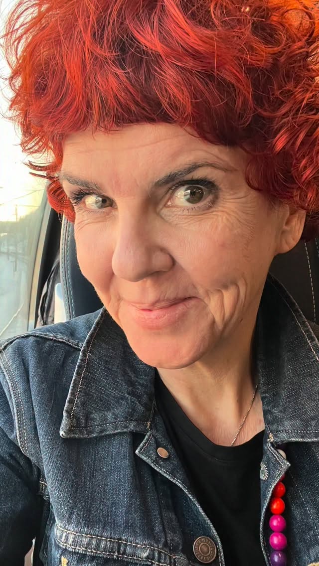 Danke liebe @katja_burkard_official für deine Glückwünsche ✨
Und du hast so recht: Über die Wechseljahre kann man nicht oft, laut und abwechslungsreich genug reden!
Alle Frauen müssen wissen, dass die Wechseljahre viel mehr WOW statt WÄH sind 🧡🩷
✨ Glückliche Wechseljahre sind kein Mythos – sie sind (m)eine Mission.
#glitzernstattschwitzen #wechseljahre #perimenopause