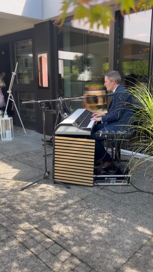 Nicht jede Hochzeit muss laut beginnen.
Beim Sektempfang geht es darum, dass Gespräche fließen und Musik den Raum trägt. 🎹
👉 Würdest du dir das für deine Hochzeit wünschen?
👉 Speichern für später 💍
#sektempfang #hochzeitsmusik #pianohighlights #hochzeitbw #livemusikhochzeit