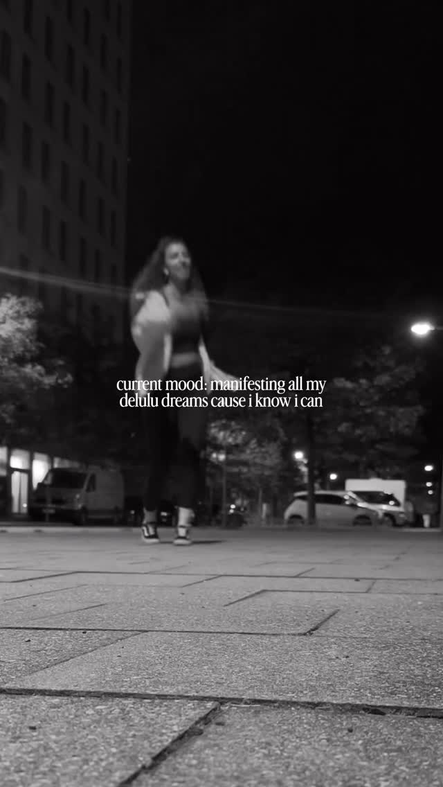 weil ich’s fühl ✨🥹 in jeder Zelle meines Körpers fühle ich diese Energie, diese Fülle in allen Bereichen meines Lebens, das Wachstum, die Freude, die Gelassenheit & die Gewissheit, dass alles, was ich mir wünsche bereits auf dem Weg zu mir ist 🙏🏽✨🧚🏽🤍
& weißt du, das ist einfach auch der Schlüssel des Manifestierens - ich meine wir manifestieren alle ja sowie so den ganzen Tag - nur die meisten Menschen eben unbewusst einfach durch die dominierenden Gedanken und Gefühle…
Doch ich entscheide mich jeden Tag für bewusstes Manifestieren ❤️🔥 Ich richte mich auf Fülle aus statt Mangel, auf Dankbarkeit statt Ungeduld, auf Gönnen statt Missgunst, auf Inspiration statt Vergleich & vertraue, dass ich jeden Tag meinen Träumen einen Schritt näher komme durch meine Gedanken, Gefühle, Worte und Taten, die alle in Harmonie miteinander und mit meinen Träumen sind ✨🥹🤍
that’s the key! 🗝️
#dreamlife #traumleben #manifestieren #mindset #life