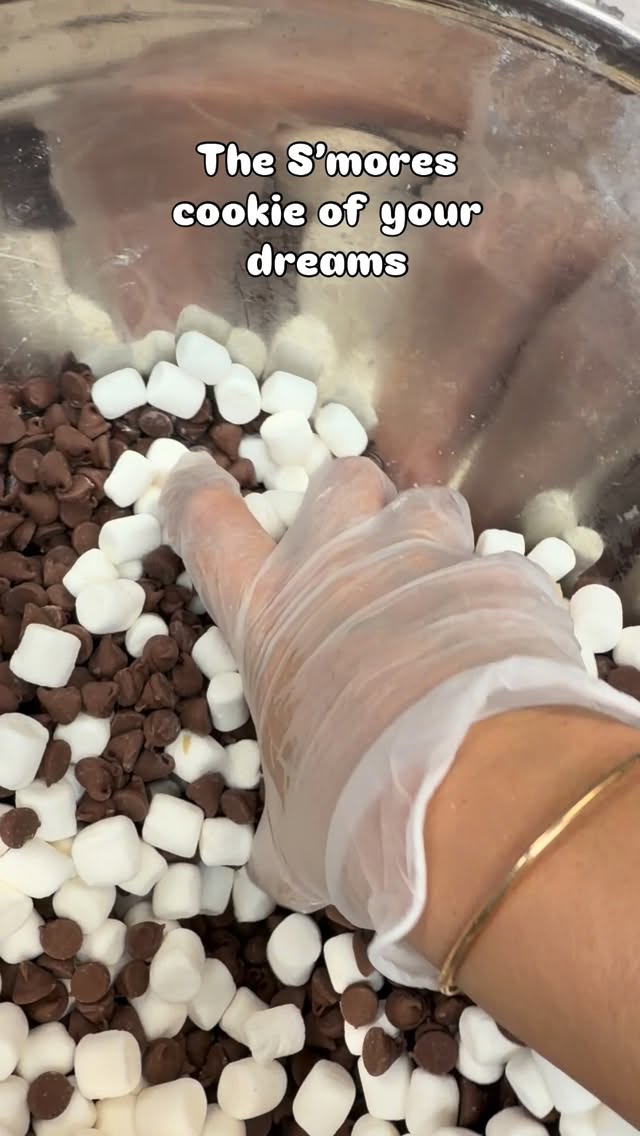 Tired of boring cookies? This is not your regular cookie…
Tag a S’mores lover..
#Cookies #sweettreats #kissimmeeeats #fyp