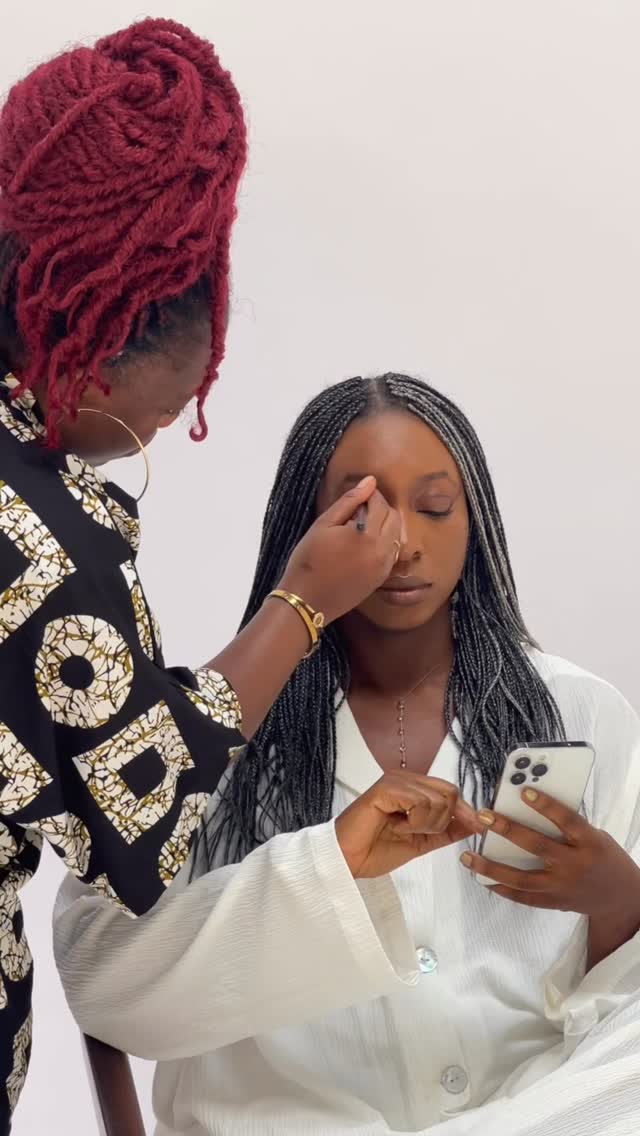 The moment you become visible, the requests increase.
Access increases.
Expectations increase.
Entitlement increases.
Your capacity is the boundary that keeps you honest.
Read full essay in The Inner Court.
Link in bio 👆🏾