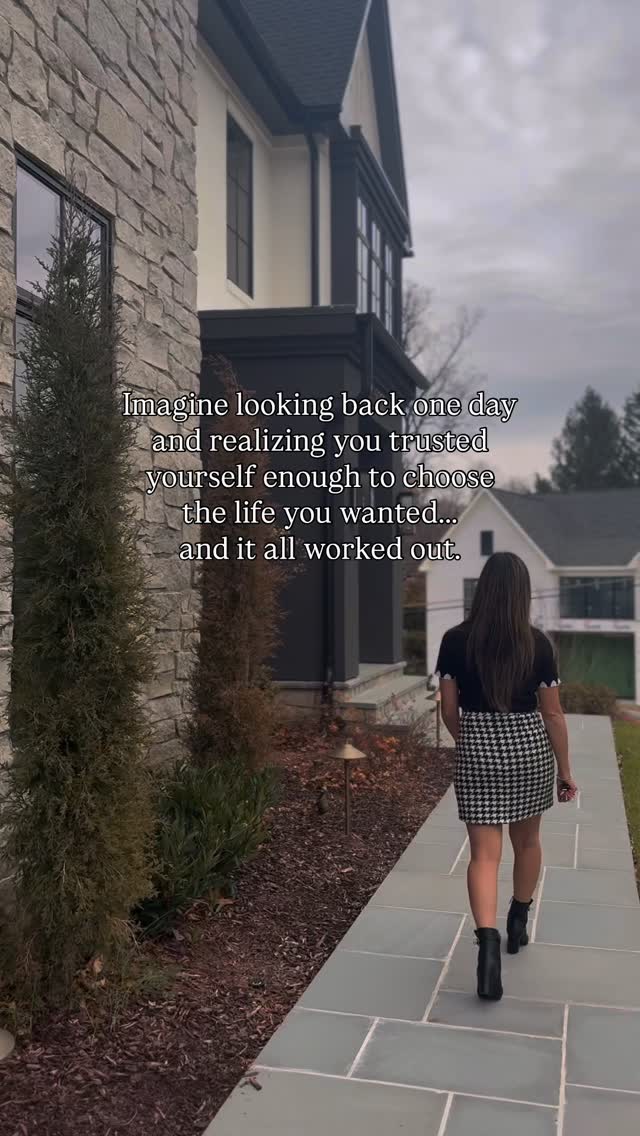 Taking a big risk is uncomfortable. I know that feeling well because I’ve been there. More than once. Every time I trusted myself and moved forward anyway, it led to growth, clarity, and something better on the other side. ✨
What’s the big move you’ve been putting off?
🩷 @katmassetti, your Northern Virginia real estate professional concierge
Inspo @thegutsyceo