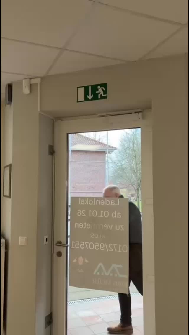 🏢 Neue Räumlichkeiten in Uelsen
Manchmal braucht es einfach Räume, die passen.
Hier stehen ca. 90 m² zur Verfügung - hell, ruhig und vielseitig nutzbar. Ideal zum Beispiel für Behandlung, Therapie oder Praxisarbeit.
Was mir gut gefällt:
Jeder Raum mit eigenem Waschbecken, Vorder- und Hintereingang, eine Küchenzeile für den Alltag und drei Parkplätze direkt vor der Tür.
Im Reel zeige ich euch alles in Ruhe, vielleicht genau das, was ihr gerade sucht.
Wenn’s spannend klingt: meldet euch gern.