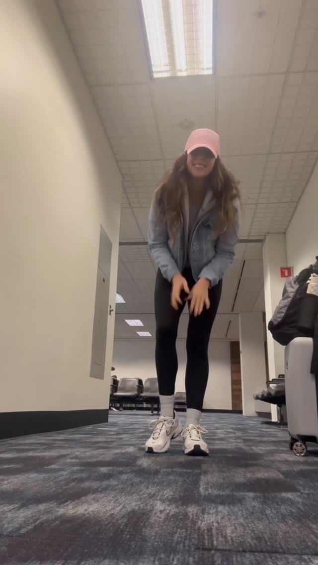 Welcome to the PGA SHOW!
@pgagolfshows @mckenzielyng @jennaj0n3s
#jumpoverthephone #airport #transitionvideo #golftravel #pgashow