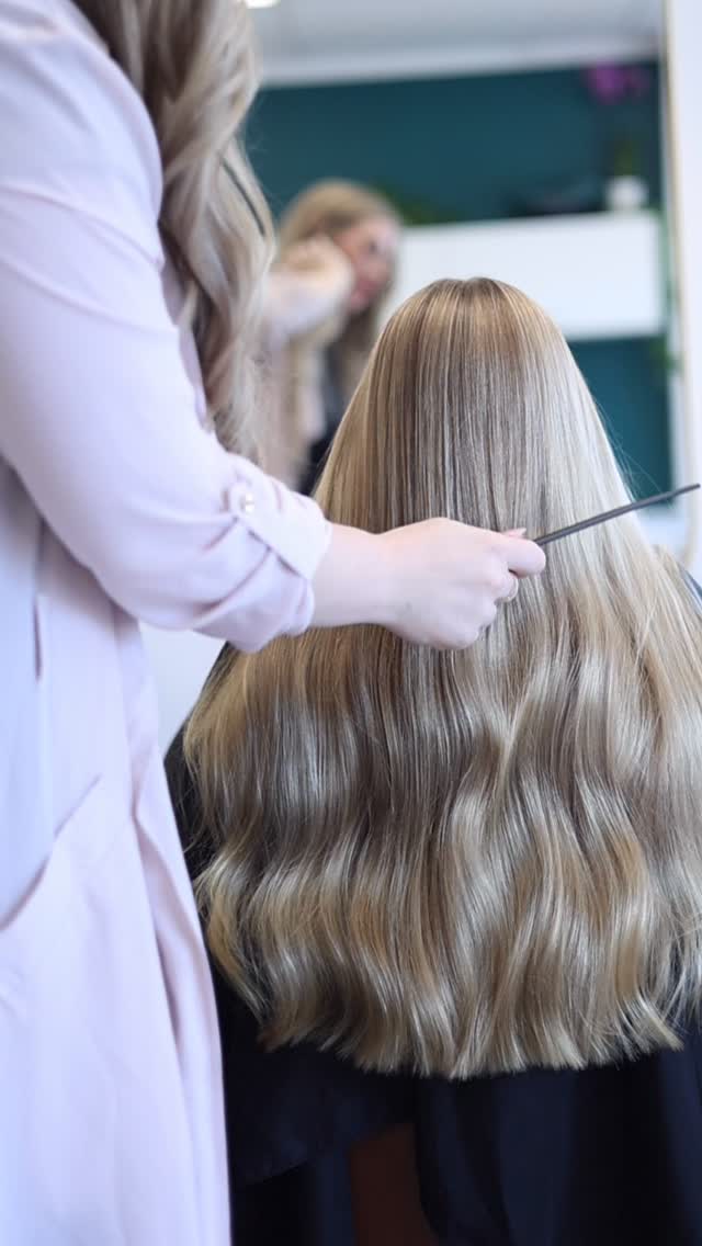 The hands still understand the assignment.
The brain does not.
End of day… must be Fri-yay! 🎉
#beautyandlivelyco #beautysalon #hairstylist #sudburyhairsalon #localhairsalon