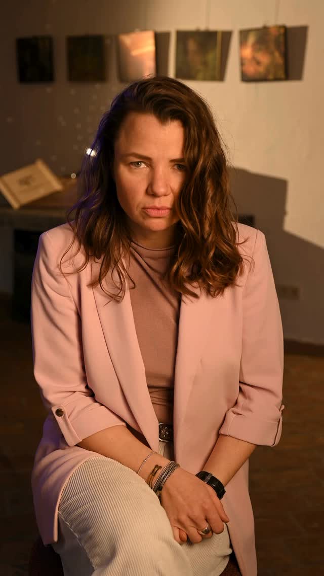 âš Was bedeutet Erfolg â fĂŒr dich?
FrĂŒher dachte ich, Erfolg heiĂt:
Geld verdienen. Anerkennung. Gebucht sein.
Heute weiĂ ich:
Erfolg ist, morgens aufzuwachen und mich auf meinen Tag zu freuen.
Auf das, was ich erschaffen darf.
Auf Begegnungen, die echt sind.
Auf Bilder, die mehr zeigen als nur ein Gesicht.
FĂŒr mich ist Erfolg:
Wenn du dich in einem Bild von mir erkennst.
Wenn du dich traust, dich zu sehen â wirklich zu sehen.
Wenn du spĂŒrst: Das bin ich.
Was ist deine Wahrheit von Erfolg?
Teile sie mit mir.
đđŒ Ich lese jede Zeile.
#sichtbarkeit #femaleempowerment #authenticbranding #sichtbarsein