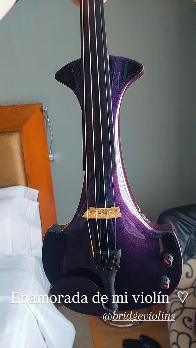 “Fall in love with my violin.” 🎻 @nydialoop
💜💙🩵💚
The colour-changing ‘Barrier Reef’ Aquila Electric Violin from our Custom Blue Collection. Fluid, expressive and alive with colours and sound.
.
.
.
#AquilaElectricViolin #CustomBlueCollection #ElectricVioli #BarrierReefFinish #ElectricViolin